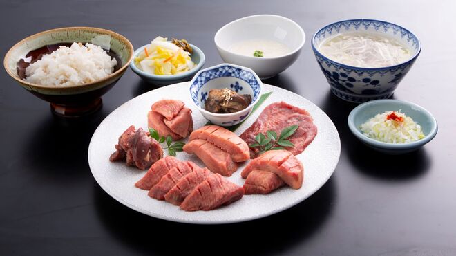 たんや善治郎 - 料理写真:【焼肉部定食セット】特撰牛たん食べくらべ定食セット