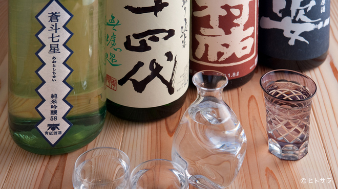 Meguro Nihonshu Baru Ito - ドリンク写真:旨口・辛口・スパークリングなど、多数の日本酒を用意