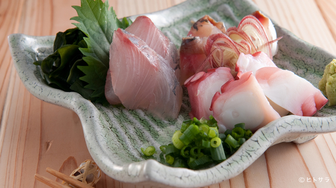 Meguro Nihonshu Baru Ito - 料理写真:福岡からの産地直送も。食材の鮮度と質が抜群『刺身盛合せ』