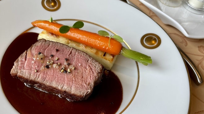コートロティ - 料理写真:愛知県産牛フィレ肉のポワレ