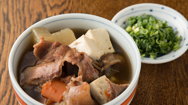 Shuzou Kura - 料理写真:旨みをたっぷり吸収した根菜類も美味な『牛すじと野菜煮込み』