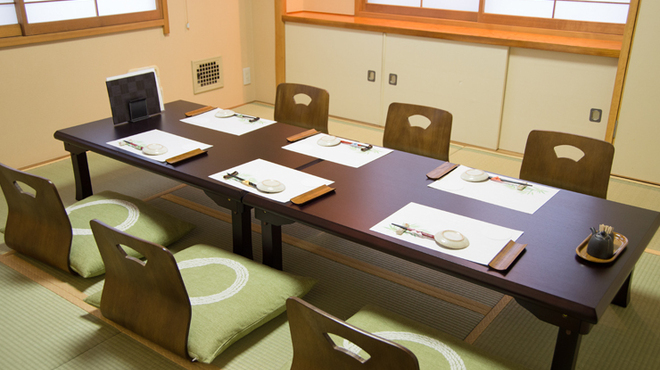 鮨処 幸 - 内観写真:2階の座敷は、宴会にも、家族連れの会食にも、使い方いろいろ