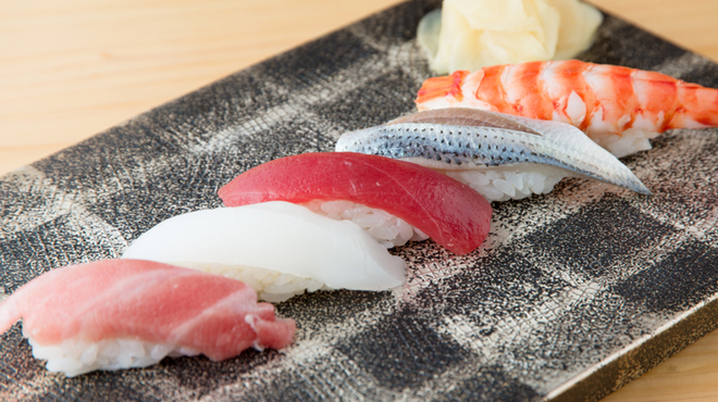 Sushidokoro Sachi - 料理写真:経験で身につけたお客様の食べやすいサイズの『にぎり寿司』