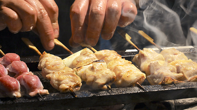 ちゃ味鶏 - 料理写真:焼鳥の調理シーン