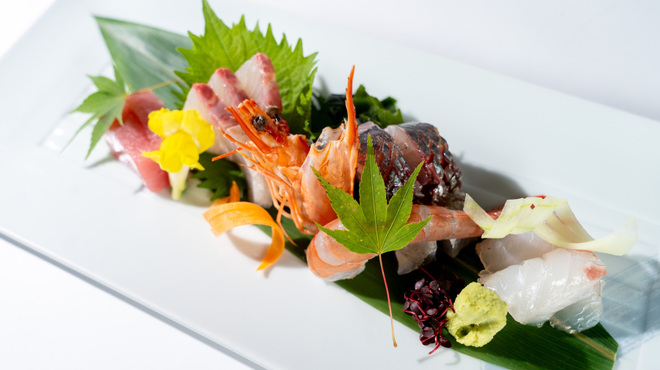 料亭月待ち - 料理写真:刺身盛り合わせ