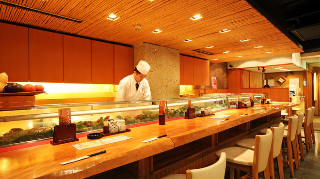 Sushi Uogashi Nihonichi - メイン写真: