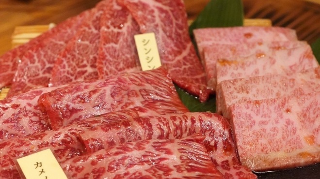 炭火焼肉衛門 - メイン写真: