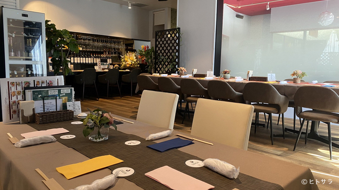 dining GRASH - 内観写真:訪れる人を惹きつける、料理と雰囲気の調和が魅力