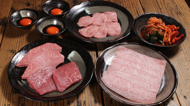 炭火焼肉 けむたい家 - メイン写真: