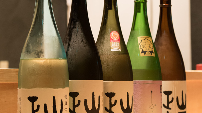 大三 - ドリンク写真:今治のお酒を中心に利き酒師セレクトの美味しい日本酒各種用意