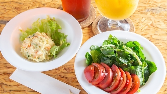 インド風カリーライス すぱいす - 料理写真:サラダ2種＋ドリンク