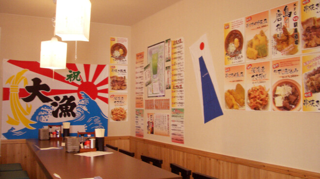 しぞ～か - 内観写真:大漁旗が飾られた２階客席。ちょっとした仕切りがあるので安心♪