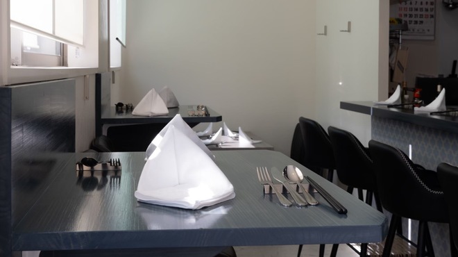 RESTAURANT DEUX VISAGES - 内観写真: