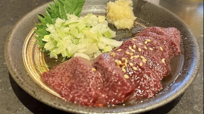 動物園通り もつ肉店 - メイン写真: