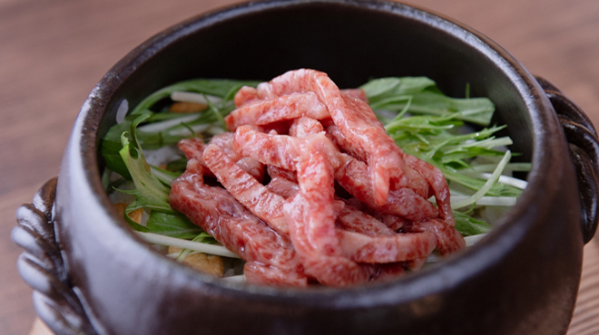 焼肉ホルモン金谷 - メイン写真:土鍋のガリバタユッケごはん