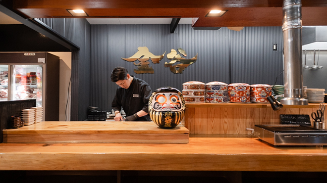 焼肉ホルモン金谷 - メイン写真:1Fカウンター