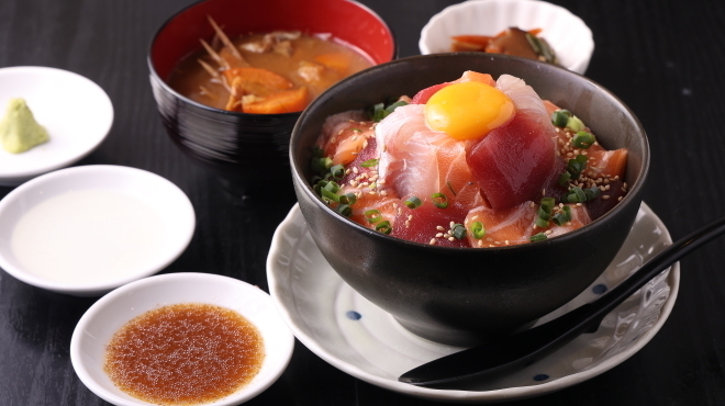 海鮮丼と唐揚げ 百海里 - メイン写真: