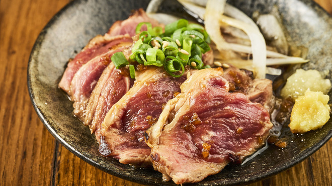 大衆酒場 もつ焼きと肉刺し ぶた横丁 - メイン写真: