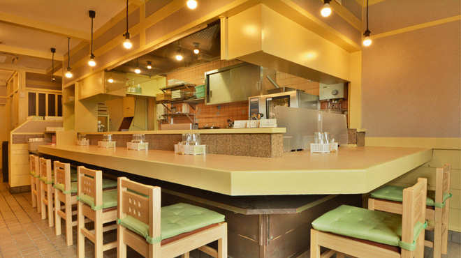 厚切りレアとんかつ ゆうとん - メイン写真:カウンター席