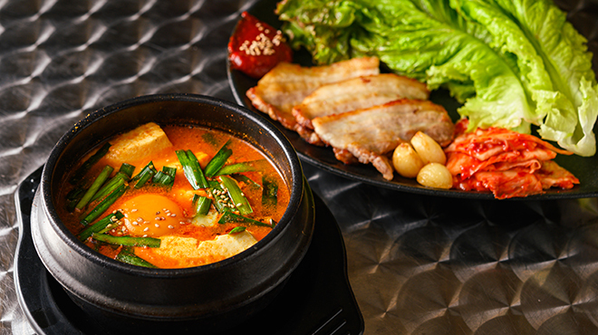 ハルハル - メイン写真:本格スンドゥブと肉厚ジューシーなサムギョプサル