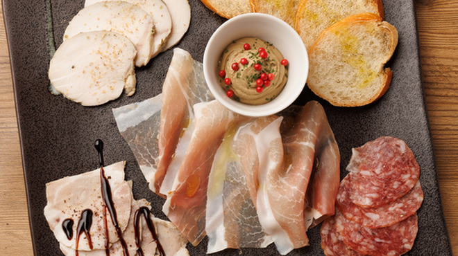 肉と石釜ピザのイタリアン Pizzacozou - メイン写真: