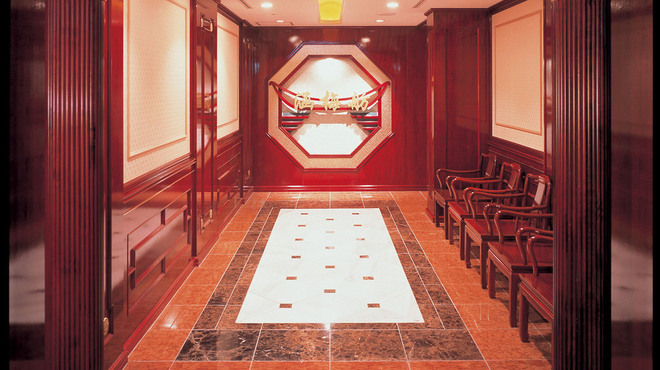 北京宮廷料理 涵梅舫 - 外観写真:入り口