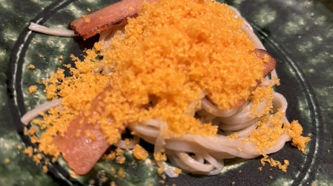 蕎麦割烹 橙 - 料理写真:カラスミ蕎麦。日本では最近の開発なのかなって思うが、よく考えたらボッタルガのパスタは昔からある。蕎麦でも旨いに決まってますね