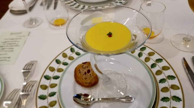 ジャマン - 料理写真:コーンスープと北海カニのカクテル
