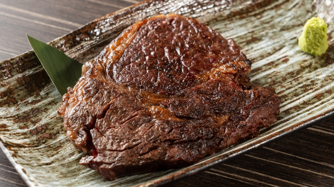 炭・牛・肴 テツ虎 - メイン写真:炭焼き牛肩ロース芯