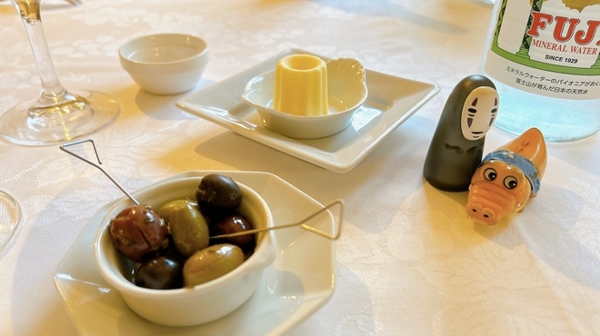 オーベルジュ・ドゥ・オオイシ - 料理写真:オリーブと、パン用のバター