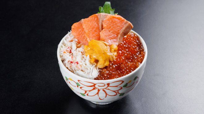 札幌海鮮丼専門店 すしどんぶり - メイン写真: