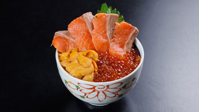 札幌海鮮丼専門店 すしどんぶり - メイン写真: