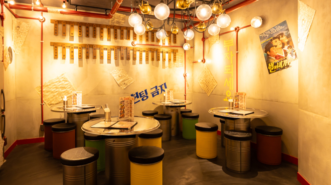 韓国酒場コッキオ - メイン写真:丸テーブル（おく）