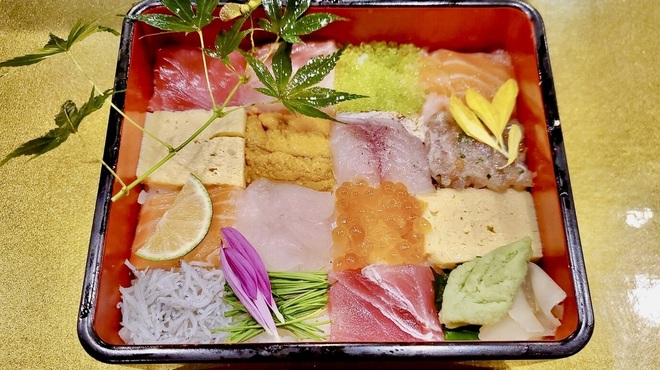 板前バル LIVE FISH MARKET - メイン写真: