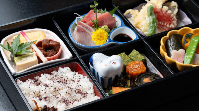江戸懐石 若福 - 料理写真:個室メニュー：彩り箱膳