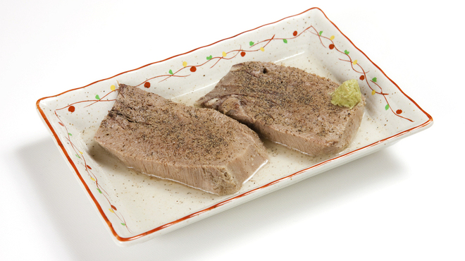 味の牛たん 喜助 - 料理写真:テールスープでお箸で切れるほど柔らかくゆで上げた「厚切りゆでたん」
