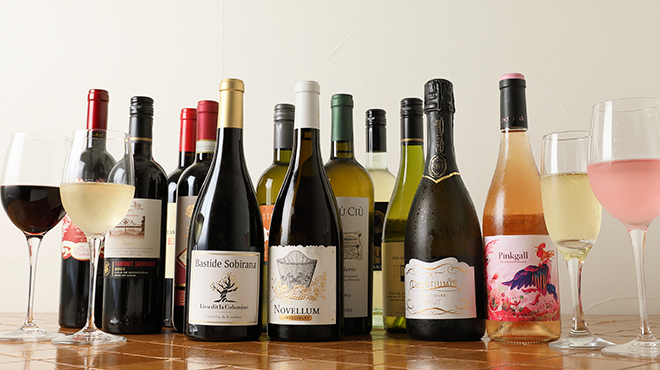 hangout - ドリンク写真:ソムリエ監修の豊富なワインメニュー