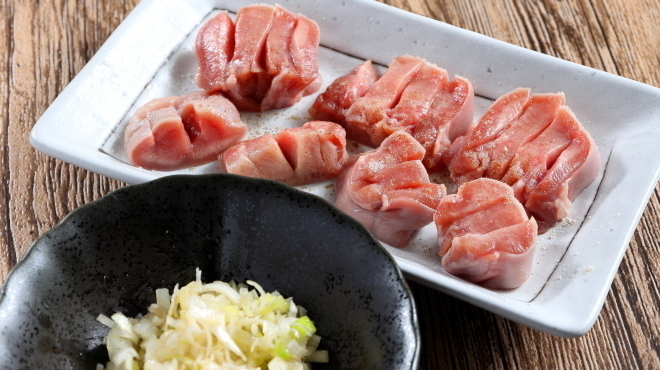 ジンギスカン 椿 - メイン写真:ラムタン（AUST産）　味ネギ