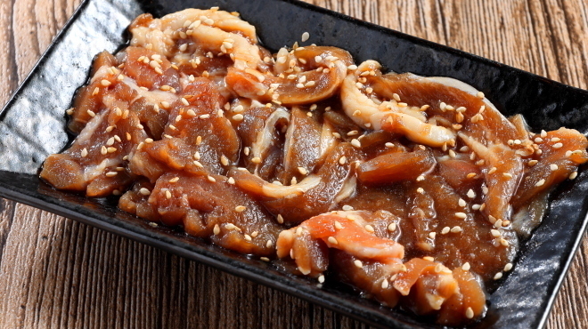 ジンギスカン 椿 - メイン写真:味付けラム（アイスランド産）