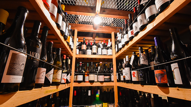 Yorgo - メイン写真:自然派ワインを中心に取り揃えております