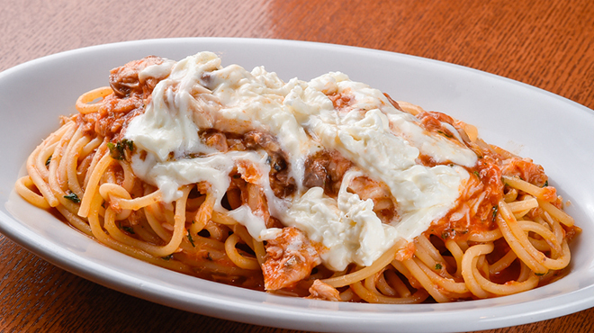 Yorgo - メイン写真:アジとストラッチャテッラチーズとトマトのパスタ