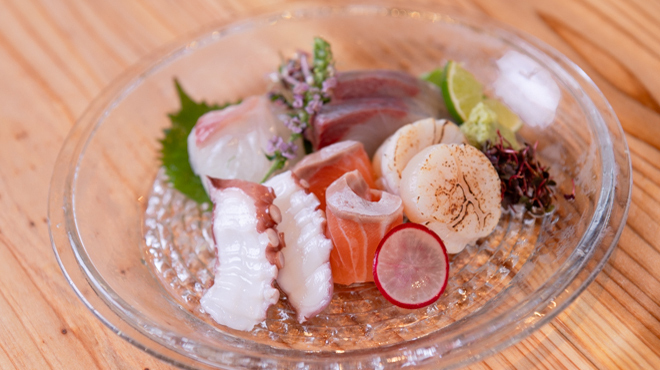 饗コイノボリ - メイン写真:お造り盛り合わせ