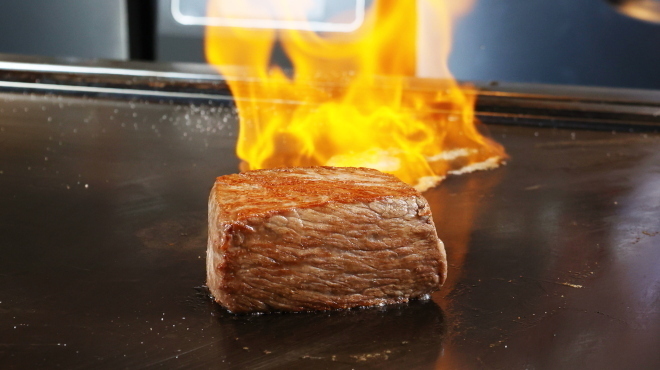 創作鉄板焼 よりと - メイン写真:A5和牛ステーキ　鉄板の遠赤外線でしっとり焼き上げます