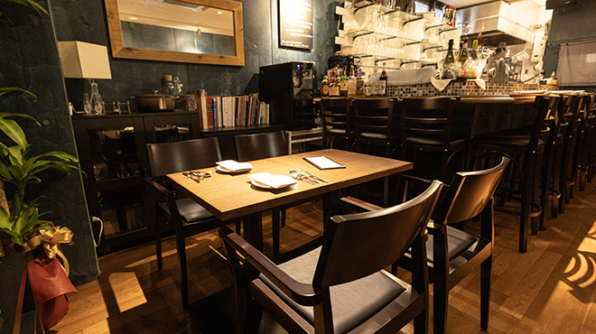 French Bistro un seul - メイン写真:内観（テーブル）