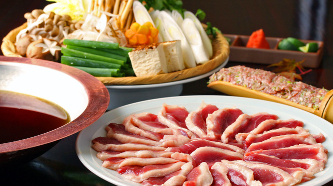 観世水 - 料理写真:自慢の鍋　鴨なべ　　　竹筒つくね 季節野菜 鴨正肉 うどん 