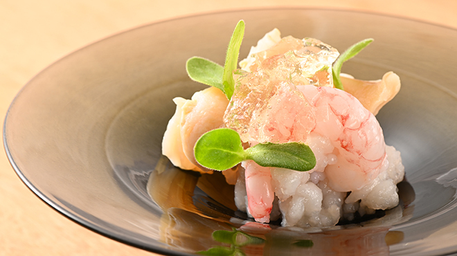 MUTO - 料理写真:鱧と甘えびと白ミル貝の梅酢和え