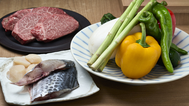 卓 - メイン写真:季節のお野菜と旬の魚介