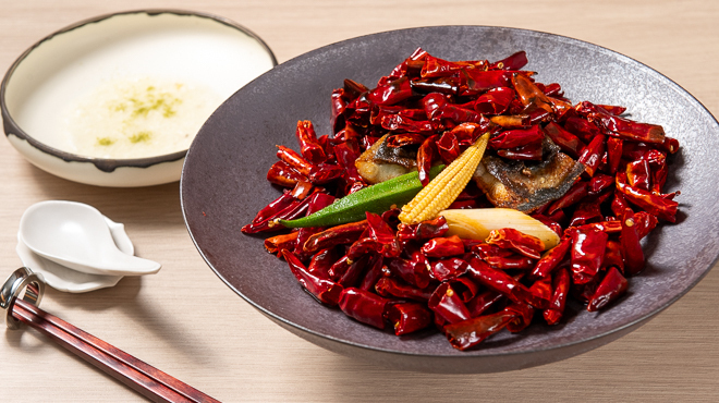 Chinese Restaurant 晴華 - メイン写真:うなぎのとうがらし炊め