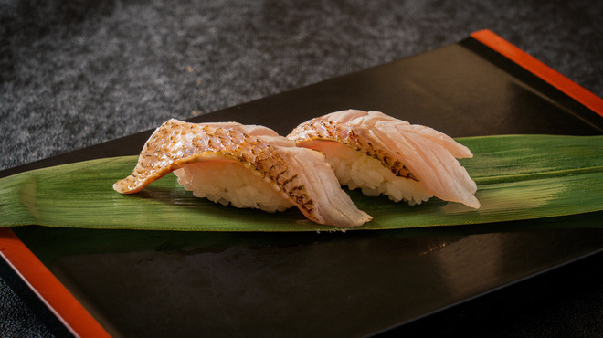 立喰い寿司 ひなと丸 - メイン写真: