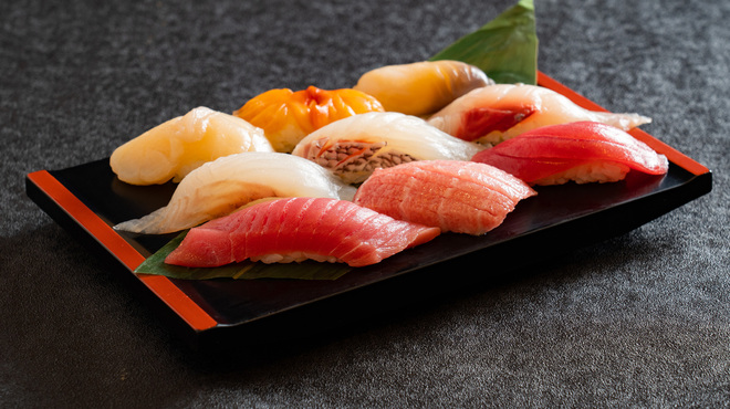 立喰い寿司 ひなと丸 - メイン写真: